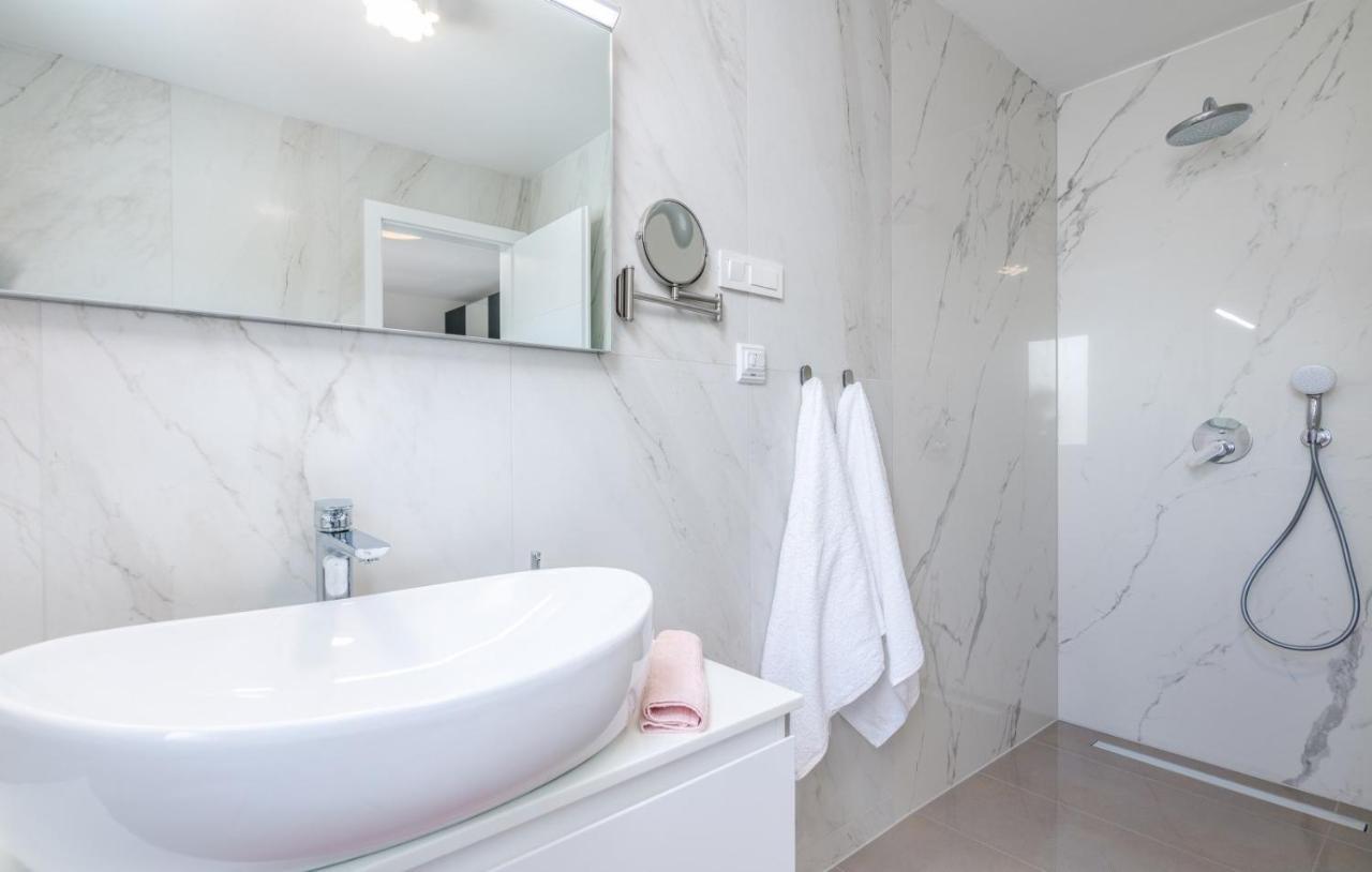 Modern Apartments Elle Malinska วานตาชิชี ภายนอก รูปภาพ